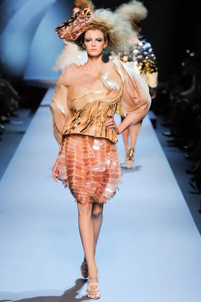 Look 13